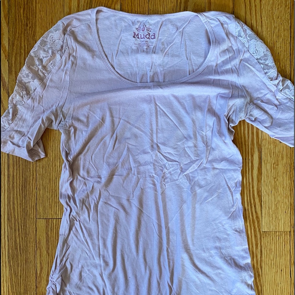 Summer top with lace sleeves